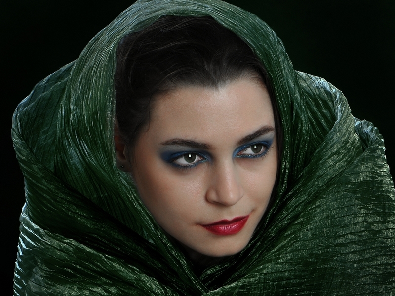 1075 - AMY WITH GREEN SCRAF - WONG BEOW-LENG - singapore.jpg